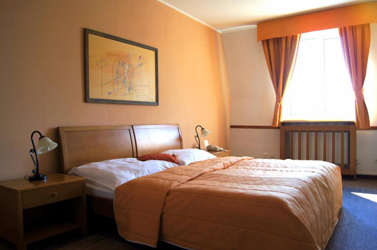 Hotel AGATKA Bratislava Chorvatsky Grob Exteriör bild
