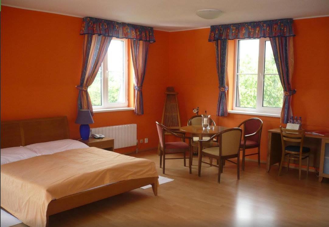 Hotel AGATKA Bratislava Chorvatsky Grob Exteriör bild