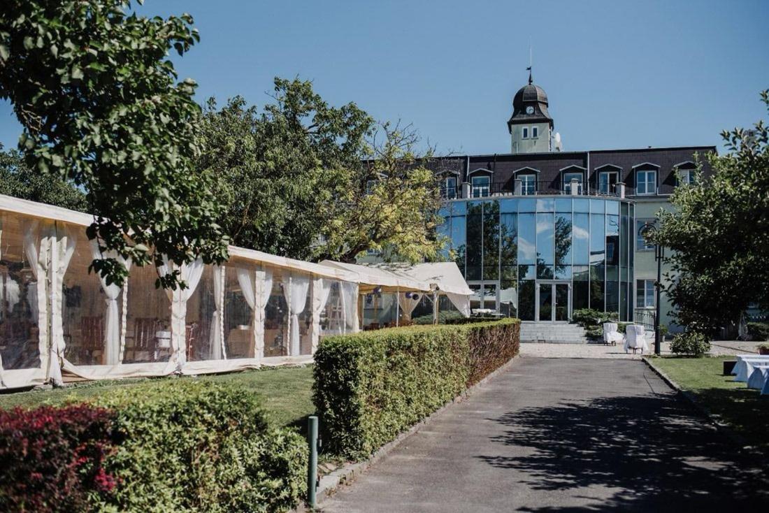 Hotel AGATKA Bratislava Chorvatsky Grob Exteriör bild